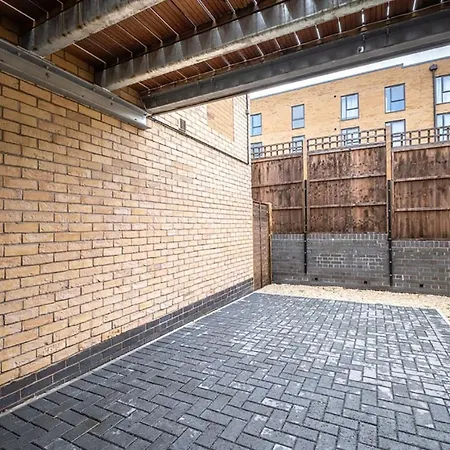 B5 Centre Beautiful View Apartment